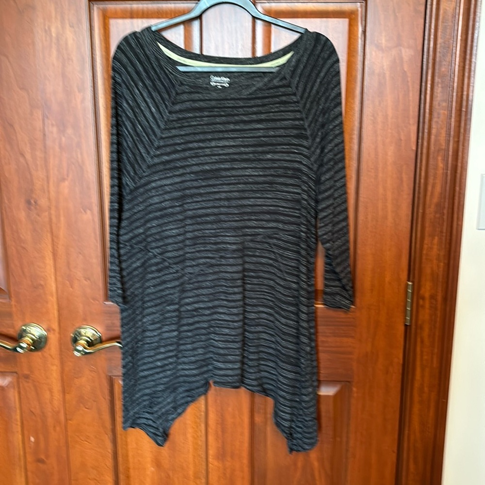 Calvin Klein performance stretch, black and gray stripe with 3/4 sleeve